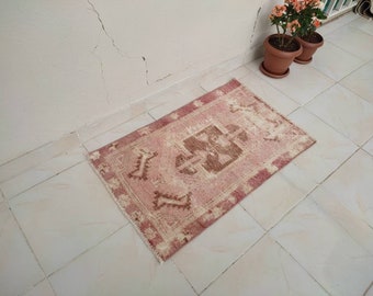 vintage small rug 2.8 x 1.7 Feet,turkish rug,home living rug,anatolian rug,wool rug,natural rug,door mat rug,area rug,handwoven rug,Pink rug