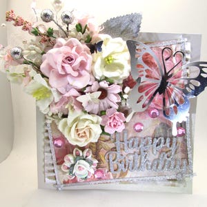 Bellissimi fiori di buon compleanno fatti a mano, farfalle rosa e bianche, argento, 3D, decorati