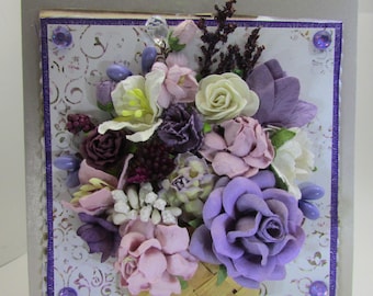 Biglietto d'auguri fatto a mano con cestino di fiori viola: Festa della mamma, Compleanno