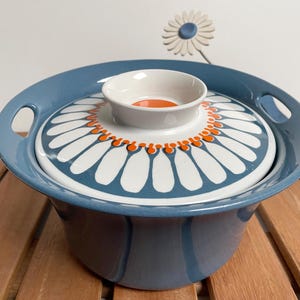 Figgjo Flint Daisy large dish / casserole with lid number 12000, Turi design made in Norway, Figgio Flint