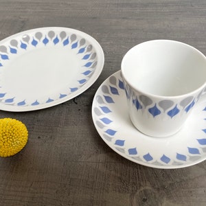 Lyngby Danild blå dråbe (goccia blu) set da caffè / tè da 3 pezzi con tazza, piattino e piatto da torta, prodotto in Danimarca, bla drabe