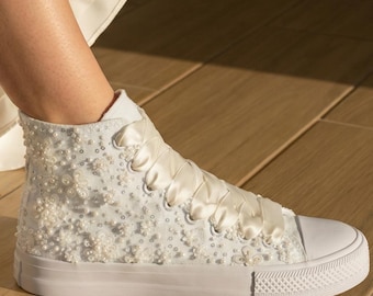 Sneakers da sposa in pizzo avorio, scarpe alte da sposa floreali, sneakers da sposa personalizzate