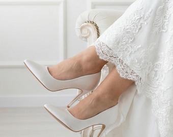 White Satin Bridal Heels, Closed Toe Wedding Shoes for Bride, Classic Bridal Pumps