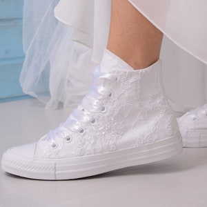 Zapatillas de boda blancas de lujo para novia, top alto converse de encaje, zapatillas altas nupciales con encaje de Dubai imagen 2