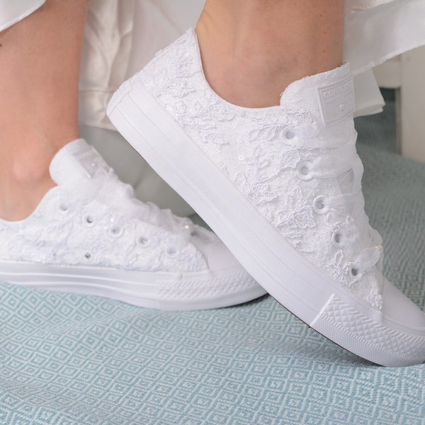 Converse de mariage blanches de luxe pour la mariée, dentelle Converse nuptiale, chaussures de tennis basses de mariée personnalisées avec dentelle de Dubaï