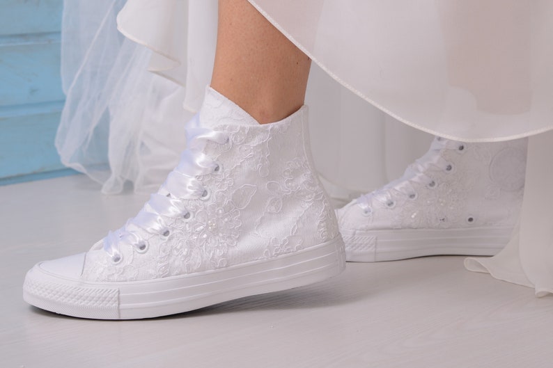 Zapatillas de boda blancas de lujo para novia, top alto converse de encaje, zapatillas altas nupciales con encaje de Dubai imagen 2