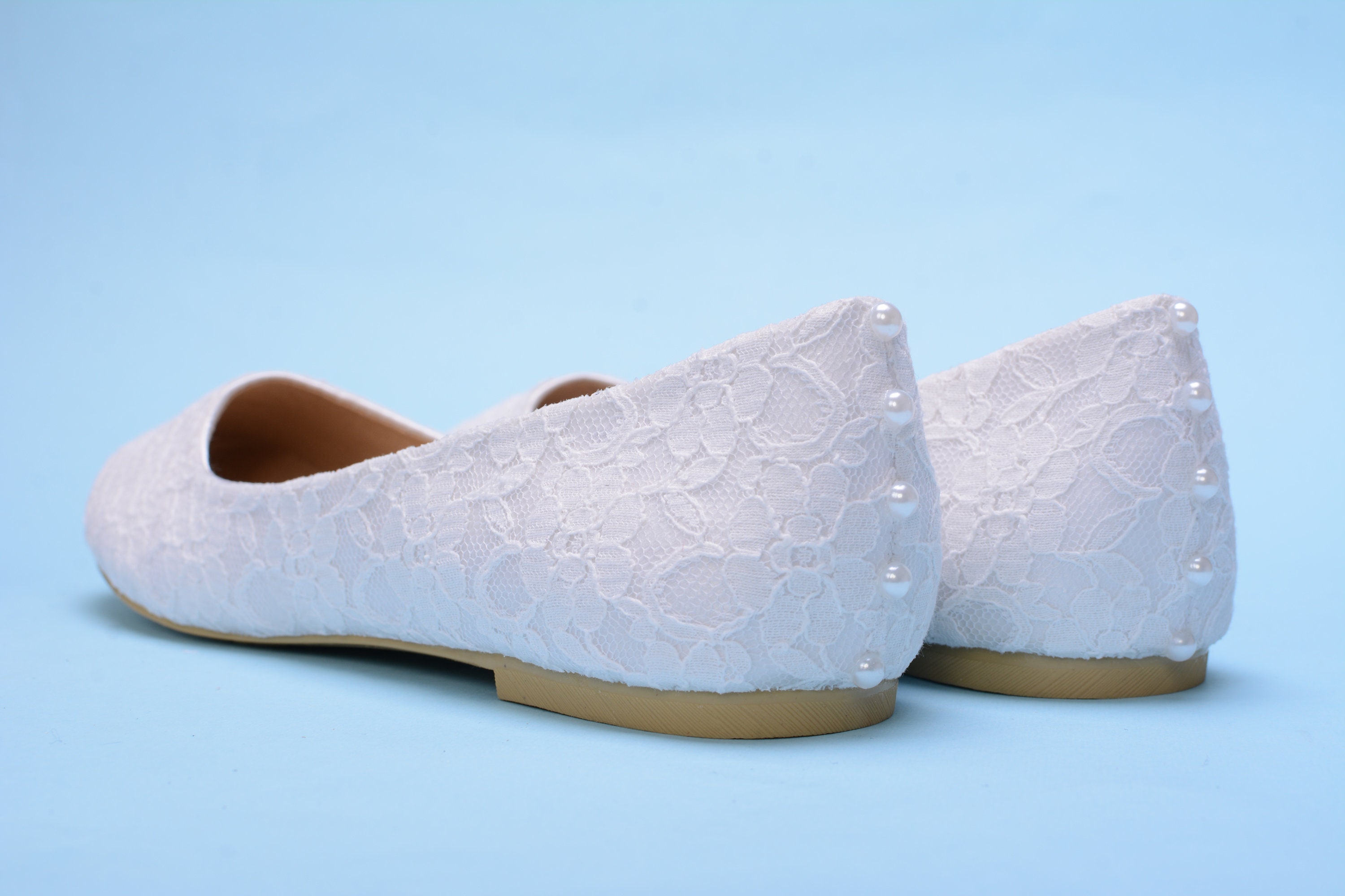white flat shoes size 8