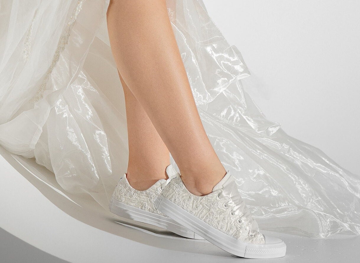 Luxe ivoire mariee dentelle Converse basse chaussures Converse personnalisees mariee chaussures de tennis nuptiales personnalisees avec dentelle de Dubai Etsy France