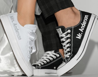 Zapatillas Converse personalizadas para boda, zapatillas nupciales personalizadas, Converse para novia personalizadas, Converse blancas personalizadas con nombre y fecha.
