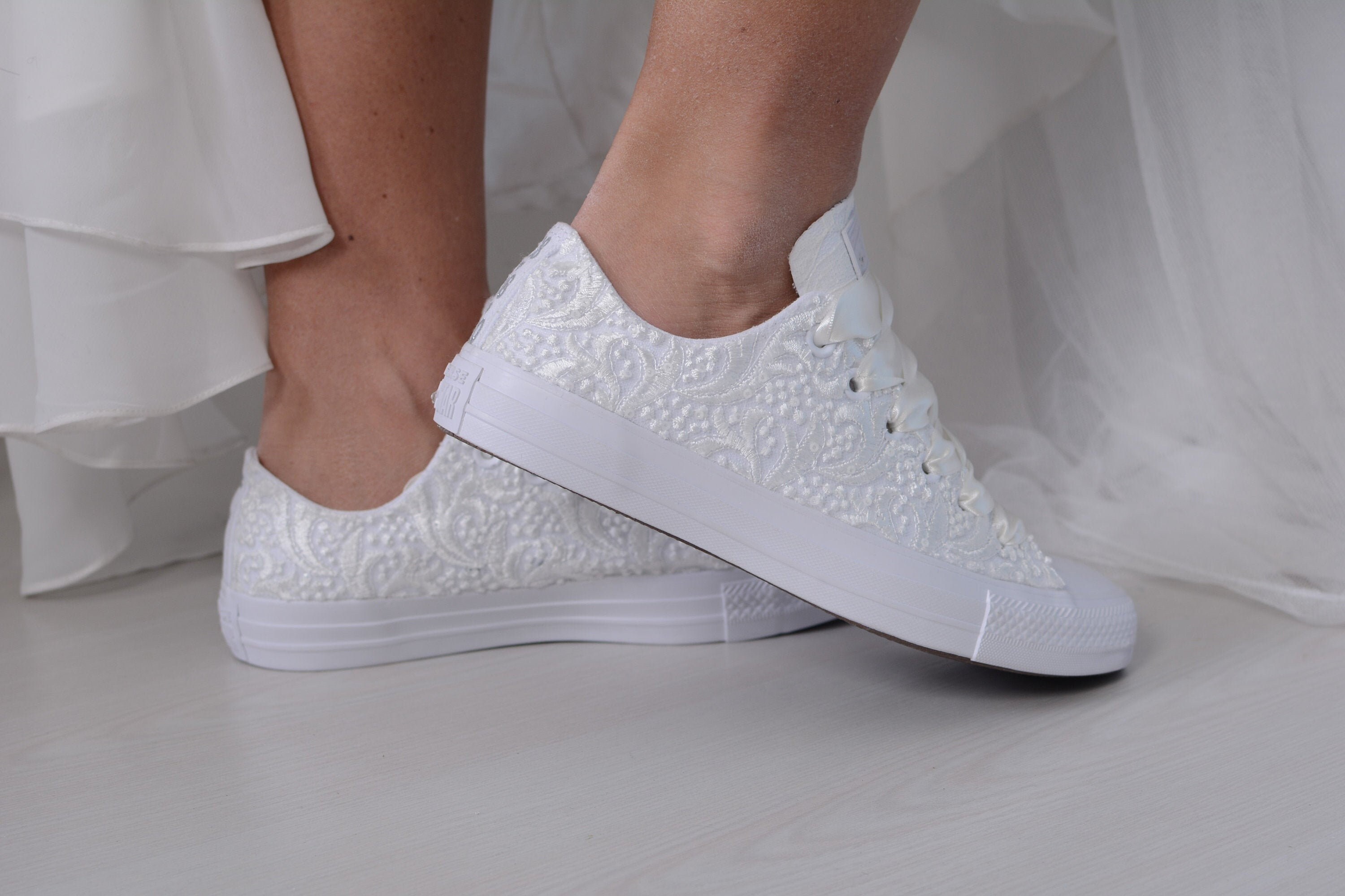 converse low top laces