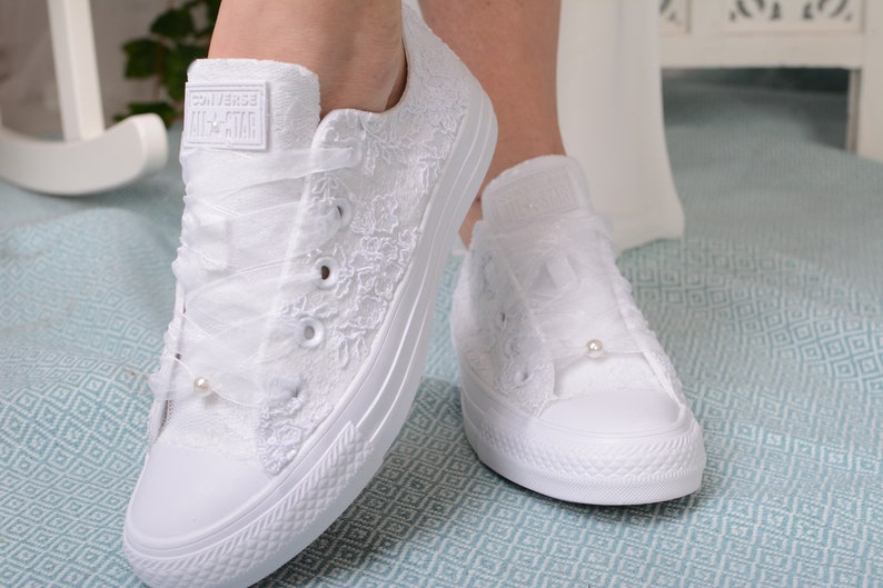 Elegant lace-adorned white Converse for the stylish bride. Customizable low-top tennis shoes featuring exquisite Dubai lace, perfect for a luxurious wedding ensemble