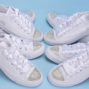 Sneakers Converse da matrimonio personalizzate, Scarpe da ginnastica da sposa personalizzate Converse da sposa personalizzate, Converse bianche personalizzate con nome e data immagine 5