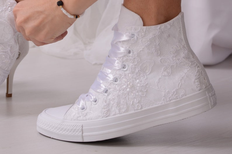 Zapatillas de boda blancas de lujo para novia, top alto converse de encaje, zapatillas altas nupciales con encaje de Dubai imagen 4