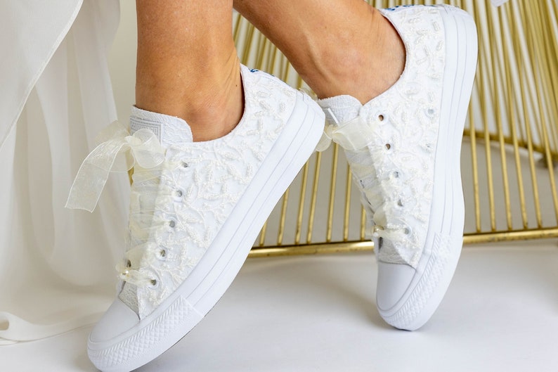 Elegant lace-adorned Luxury White Wedding Converse, a perfect choice for the bride. Personalized Bridal Low top Tennis Shoes featuring exquisite Dubai Lace, combining comfort and style for the special day