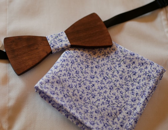 Noeud papillon bois pochette Liberty fleurs bleues, noeud à / personnaliser et graver / à cadeau accessoire homme mariage / wedding party gift af81a2 Noeud papillon bois pochette Liberty fleurs bleues, noeud à / personnaliser et graver / à cadeau accessoire homme mariage / wedding party gift af81a2