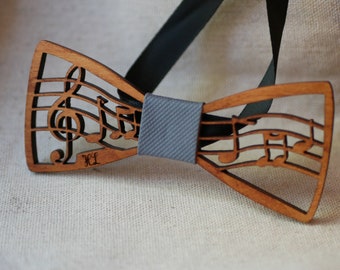Papillon in legno di ciliegio, a forma di note musicali, da personalizzare con incisione, per matrimonio musicista o a tema musicale
