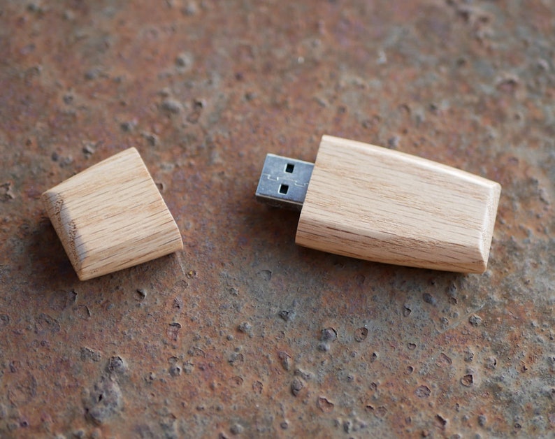 Walnut usb Maple usb USB Wedding Favor 16gb or 32gb Engraved Wood usb Flash Drive Wedding USB Drive With Box Custom usb Stick With Box