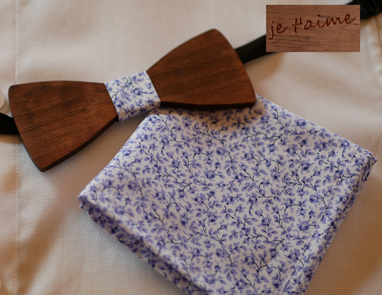 Noeud papillon bois pochette Liberty fleurs bleues, noeud à personnaliser et graver / cadeau accessoire homme mariage / wedding party gift Noeud papillon bois pochette Liberty fleurs bleues, noeud à / personnaliser et graver / à cadeau accessoire homme mariage / wedding party gift af81a2