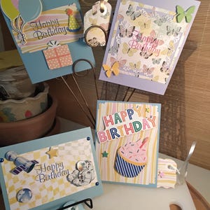 Grußkarten, 4er-Set, handgemacht, geprägt, handkoloriert, Tinte, Acryl, Bleistift, blanko, Urlaub, Liebe, Feier, Geburtstag