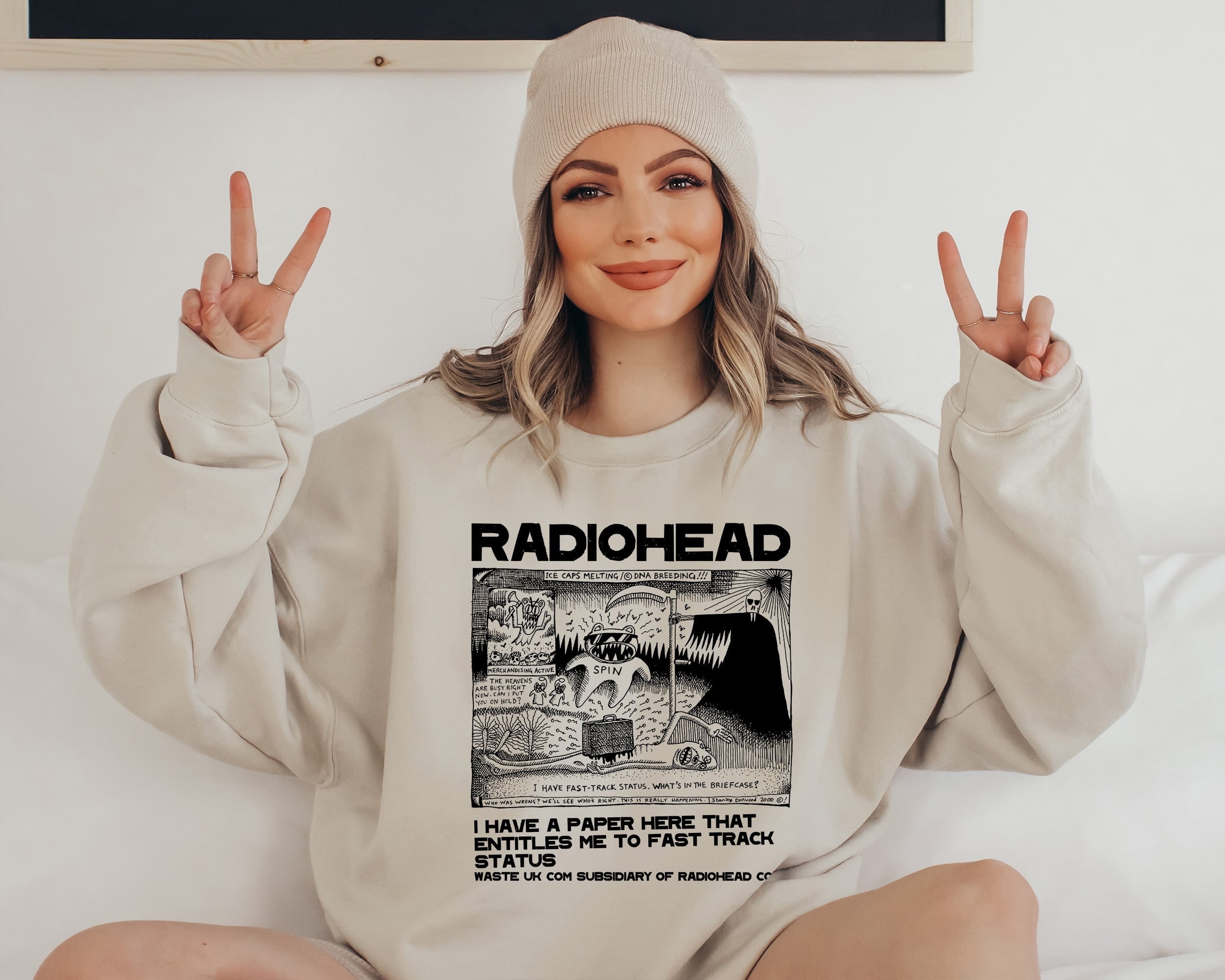 Discover Vintage Radiohead Long Beach Sweatshirt