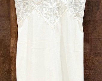 1970's Vanity Fair Tricot Nylon Full Slip  Made in USA Vintage Size 32 White