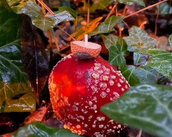 18 eikendop kaarsjes van bijenwas in goud, geel, wit, parelmoer of champagne. Lief klein geschenk van de natuur, duurzaam en handgemaakt.