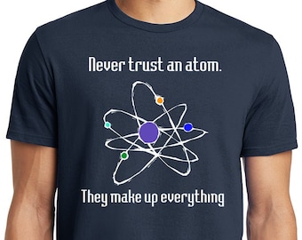 "Big Jungs Rule Lustig groß und groß Vertrauen Sie niemals einem Atom T-Shirt