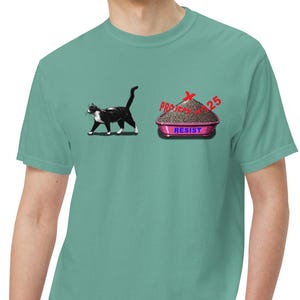 Ribellione felina: Progetto 2025 e X Litter Box T-shirt unisex tinta in capo pesante. Amanti dei gatti/femministe unitevi. Grafica satirica felina