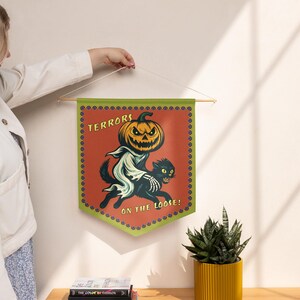 Vintage Spooky Halloween Pennant: Retro Jack-o&#39;-Lantern, Spectre, Black Cat