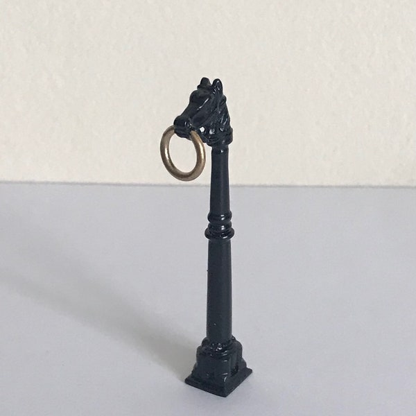 One Miniature Dollhouse 1:12 Scale Black Metal Hitching Post