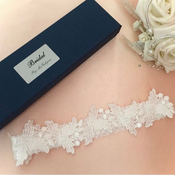 Wedding garter boxed, ivory vine guipure lace