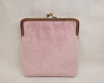 Handmade Dusky Pink Velvet Kiss Clasp Purse: Bronze Frame