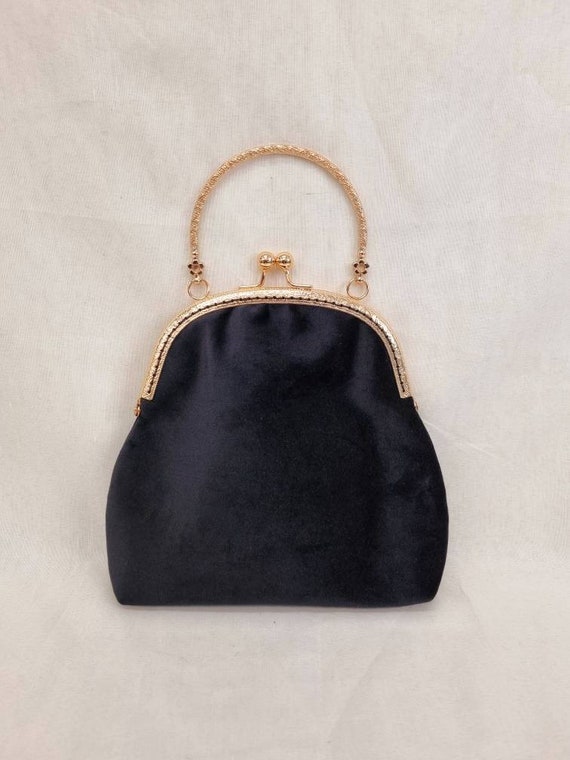 Black clasp purse hot sale