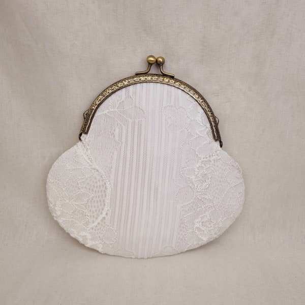 Ivory Kiss Clasp Bag/Ivory Kiss Lock Clutch Bag/Wedding Bag/Special Occasions Bag/Holy Communion Bag/Ivory Lace Clutch/Ivory Frame Purse