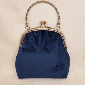 Bolso con cierre de beso de terciopelo azul marino/Bolso con cierre de beso/Bolso para bodas/Damas de honor/Baile de graduación/Ocasiones especiales/Bolso con marco azul marino/Bolso con asa superior azul