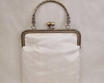 Ivory Kiss Clasp Bag/Kiss Clasp Purse/Wedding Bag/Prom/Bridesmaids Clutch/Special Occasions Clutch/Kiss Clasp Clutch/Upcycled/Something Old