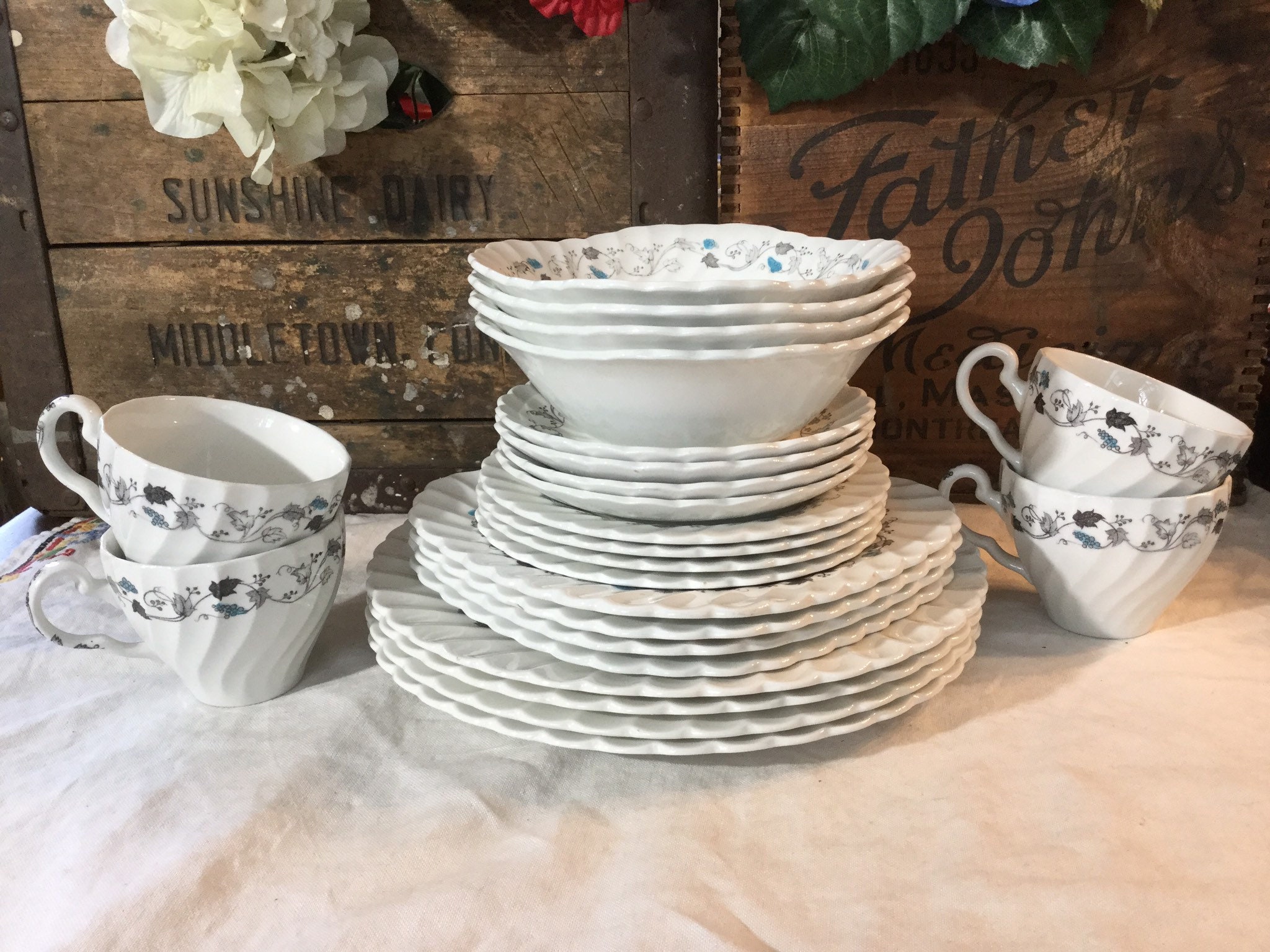 Mid Century Johnson Brothers Kensington Pattern / 24 Pieces / Etsy