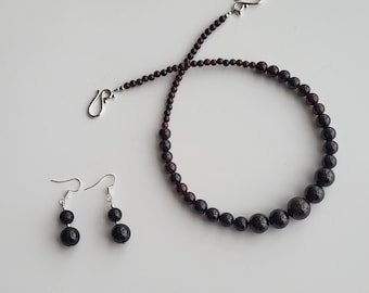 Sieradenset granaat, ketting en oorbellen met natuurlijke kralen, Oekraïense stijl