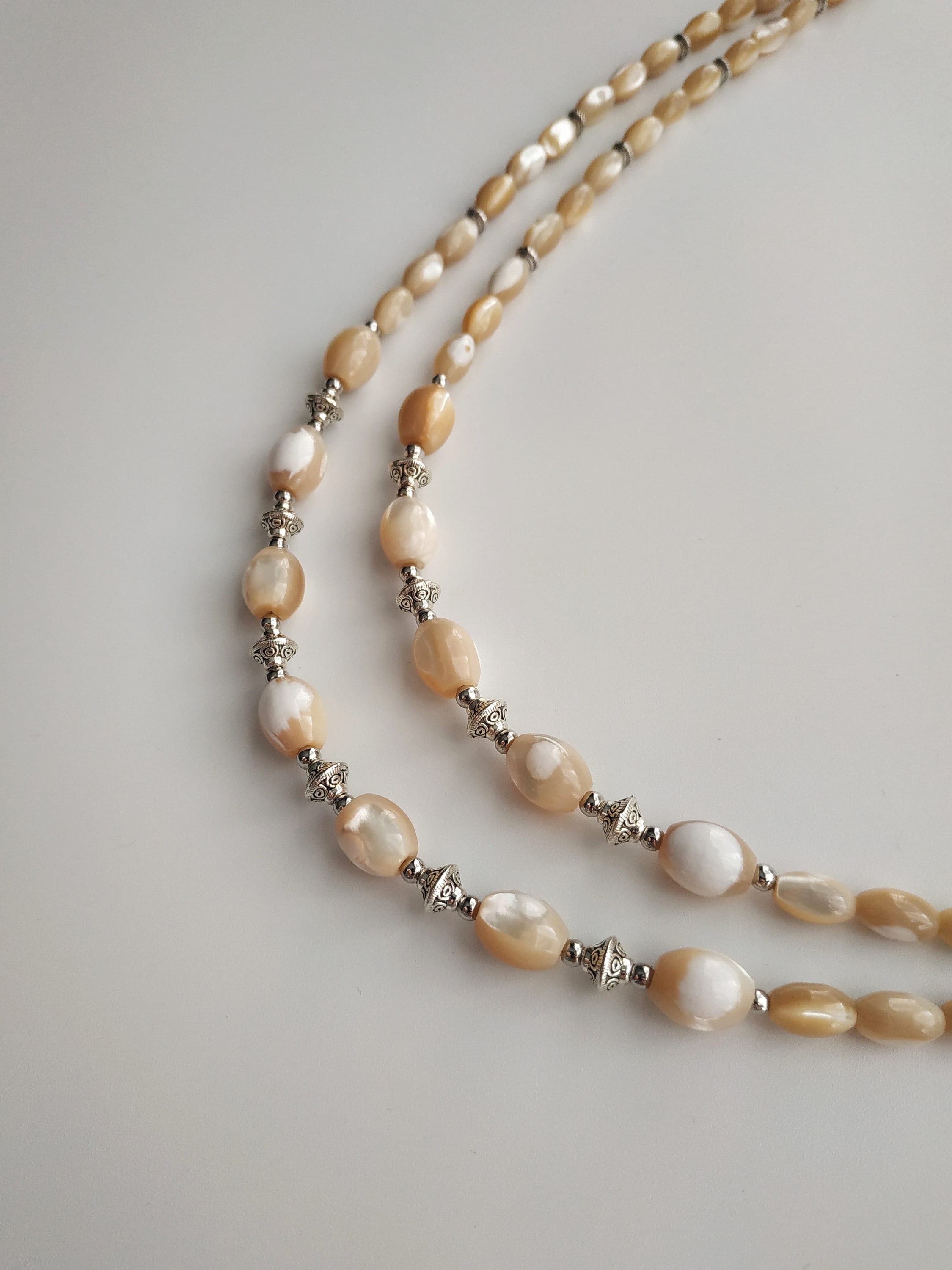 1,08 EUR/Stück 12 x moderne Halsketten Perlmutt Perlen in 4 Farben 