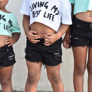 girls in cutoff shorts