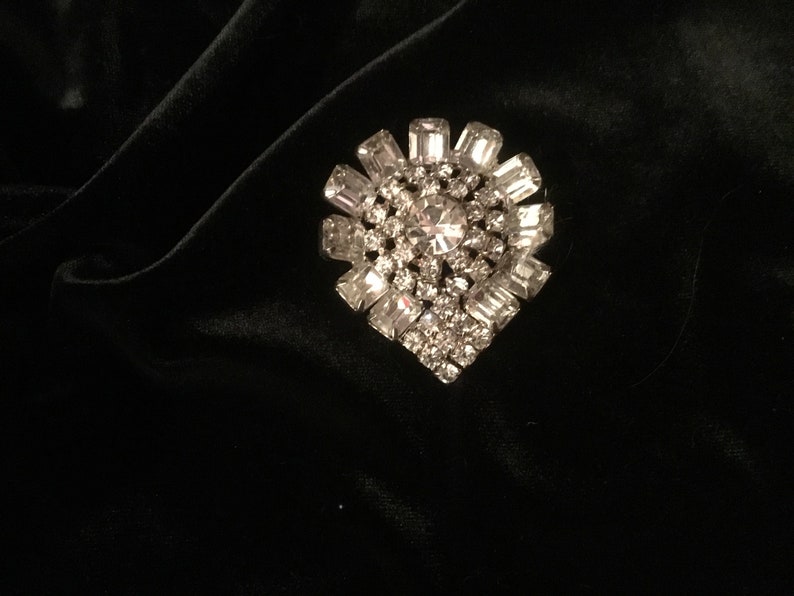 Pin Pear shaped Pendant 1927 Antique Rhinestone Broach Pristine Condition