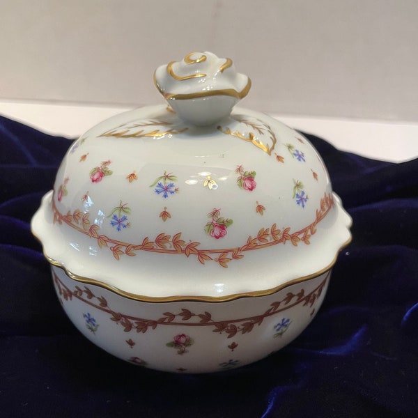 Haviland France lidded porcelain bowl Vieux Sevres Decor 18e Siecle