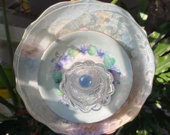 Glass plate garden flower