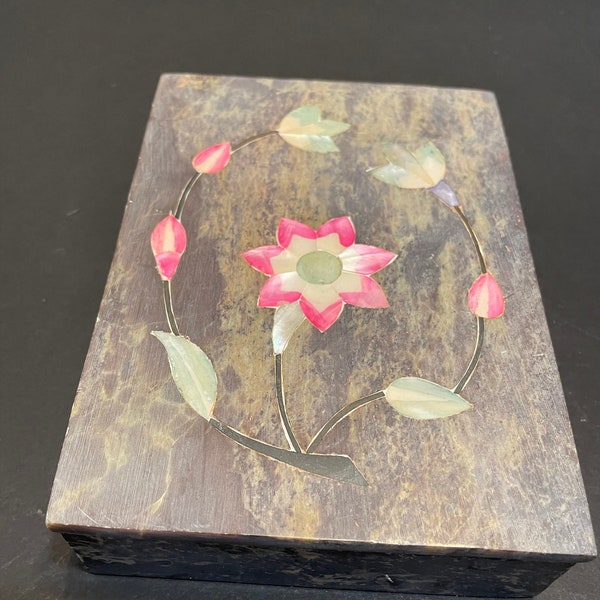 Inlaid stone trinket box