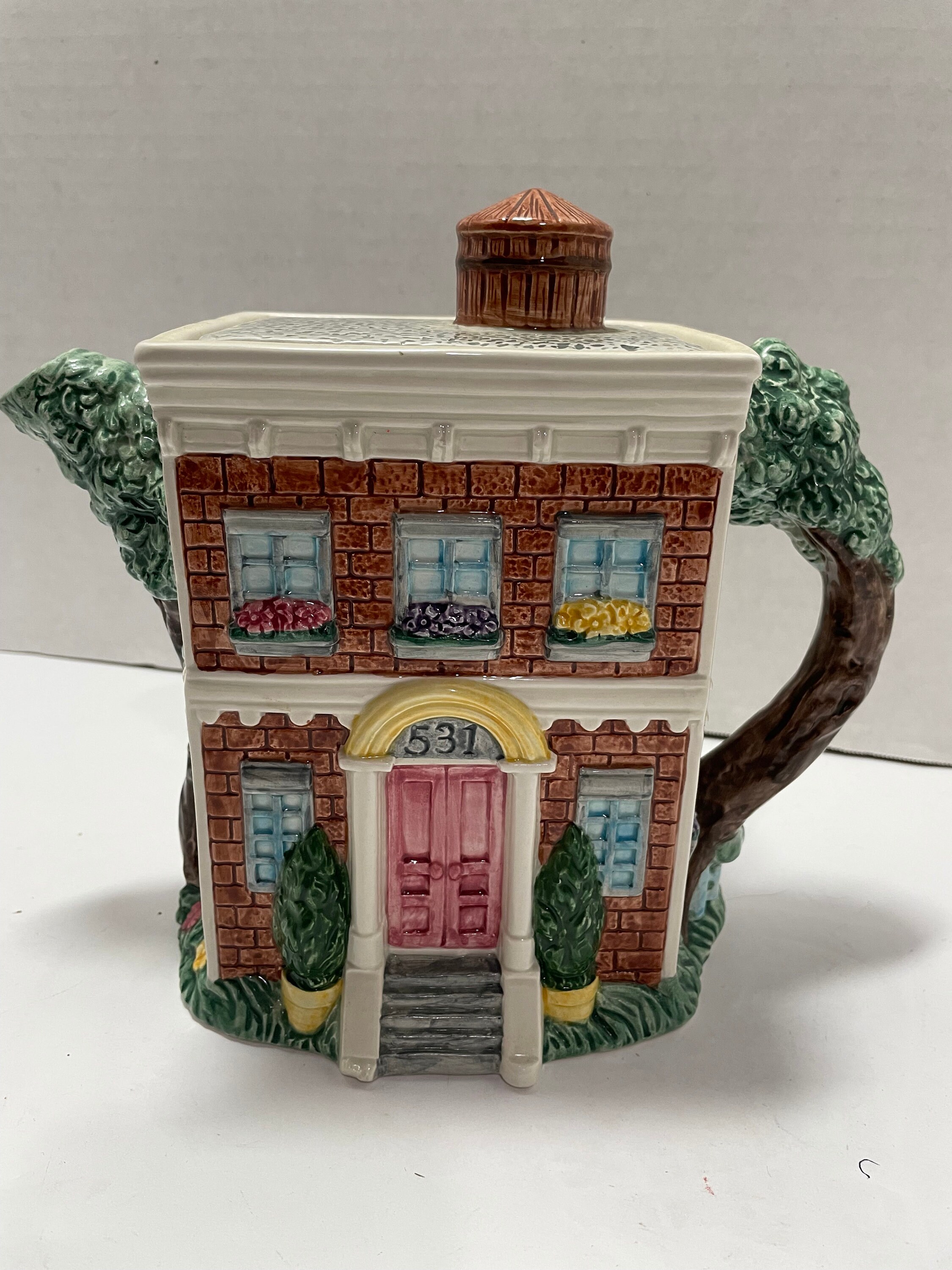 Fitz and Floyd Omnibus 531 house teapot 1995 46 0Z hand painted