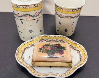Andrea by Sadek bathroom set in box Mount Vernon ribbons and cornflowers