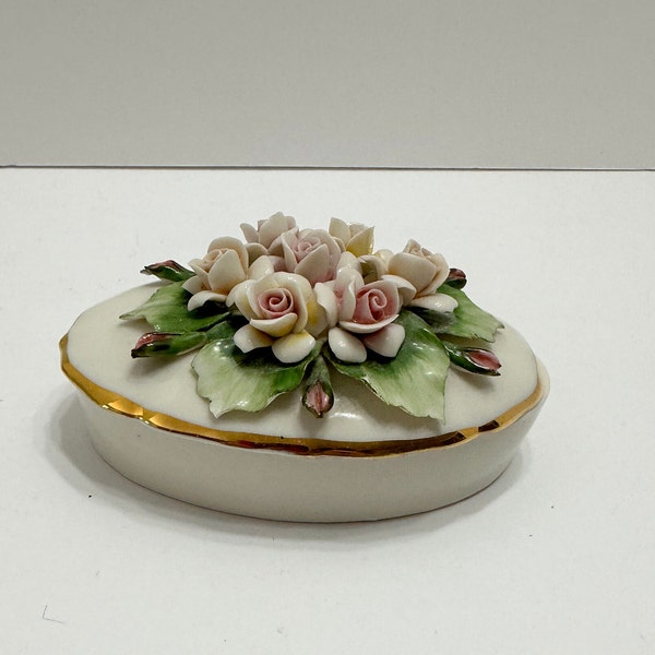 Lovely trinket box Capodimonte made in Italy