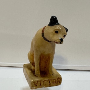 Nipper RCA Victor brand logo &quot;His Masters Voice&quot; figurine Victor