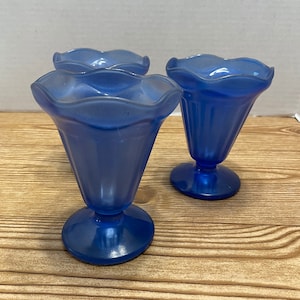 5 blue glass sundae cups sold as a group