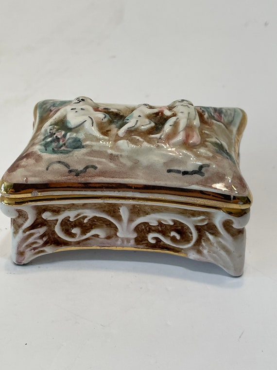 Capodimonte trinket box cherbus Italy